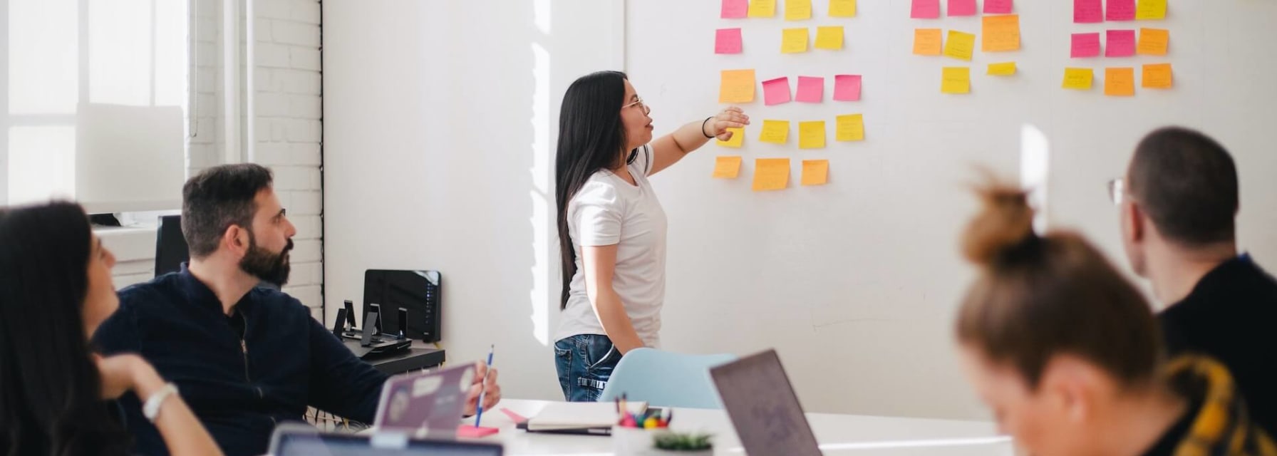 a manager leads a brainstorming session