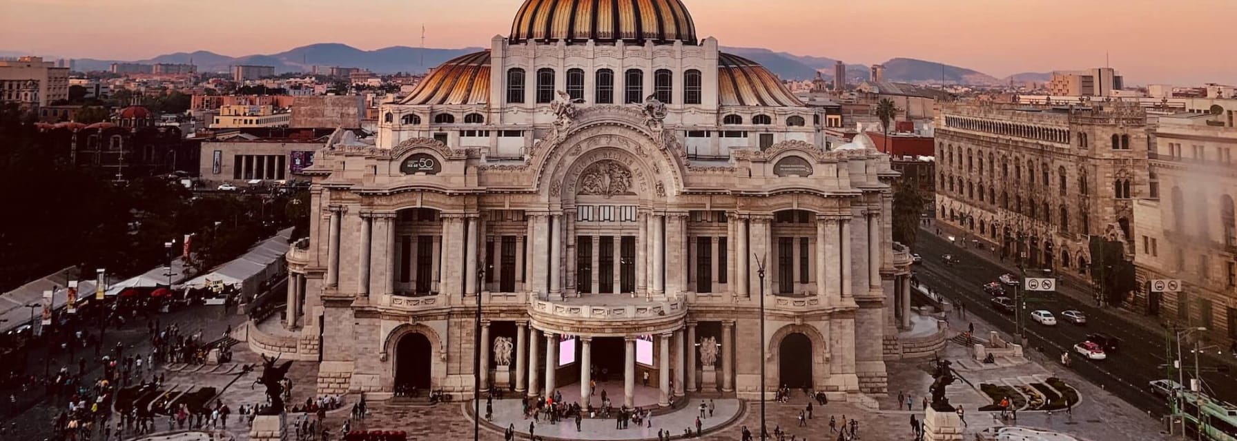 Evening settles in in Mexico City