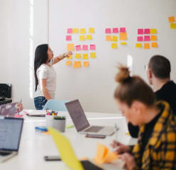a manager leads a brainstorming session