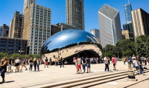 downtown chicago crowd