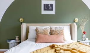stylish Blueground bedroom with accent wall crescent and tufted headboard