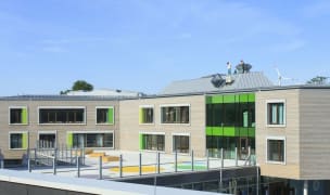 international schools in los angeles school campus with classroom buildings and outdoor space