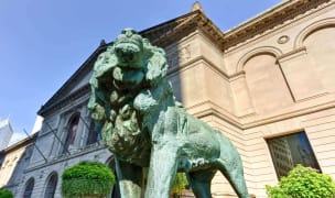 Museum memberships in Chicago exterior of the art institute of chicago