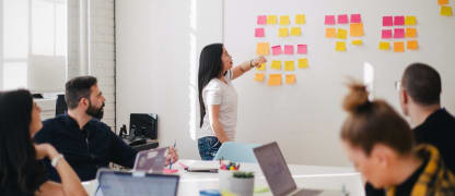 a manager leads a brainstorming session