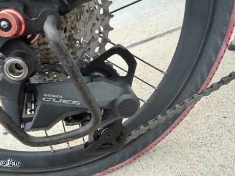 ディレイラーとスプロケットのクリアランス ディレイラーとスプロケットのクリアランス。ローギアの場合はそこまで問題なし