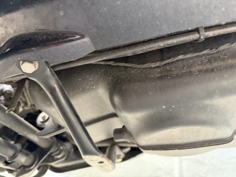 車体下の配線 車体下の配線