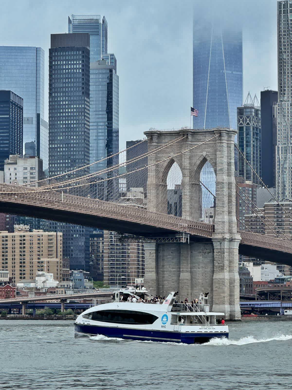 Nueva York Esencial: 5 Noches y Tarjeta de 3 Atracciones image