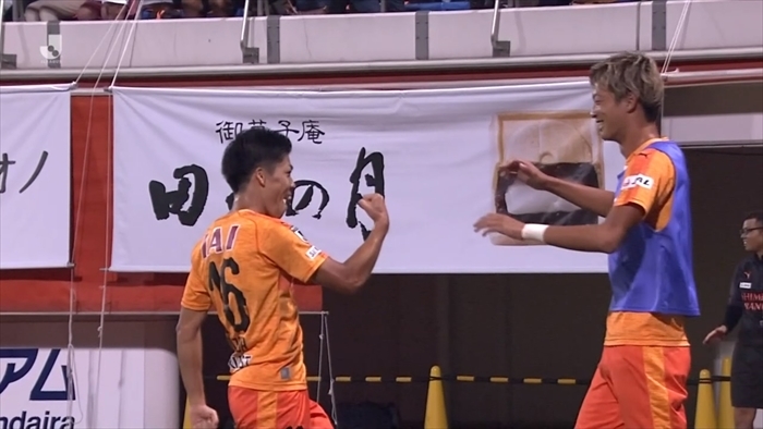 2得点目を決めて喜ぶ西澤