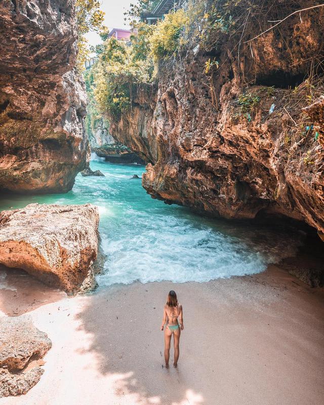 Suluban Beach - Photo by @chiarasbardellati