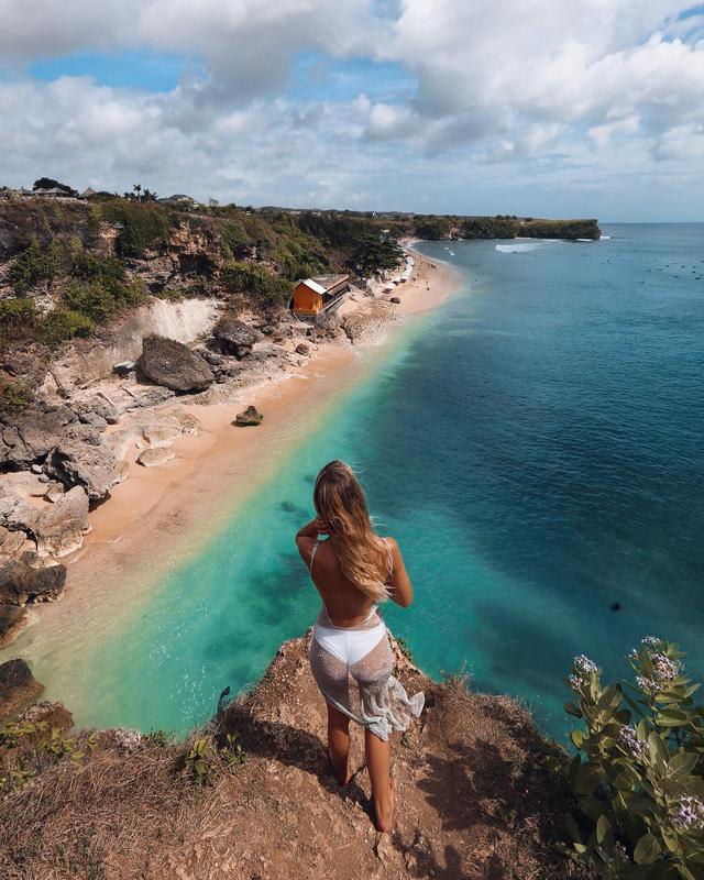 Balangan Beach - Photo by @meryldenis