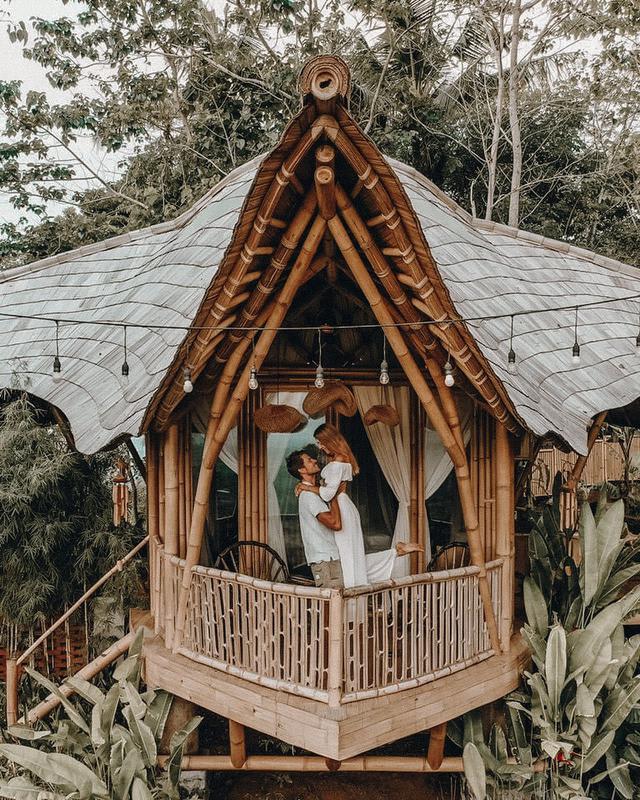 Bird Hills Bamboo House - Photo by @sunchasingtravelers