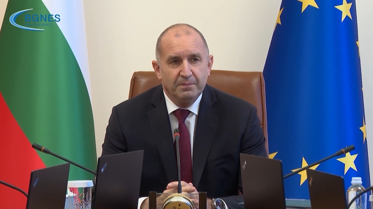 Радев со нова стратегија во која меѓу другото присутна е и Македонија
