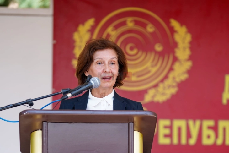 Сиљановска-Давкова: Aрмијата е фактор на стабилност, безбедност и доверба