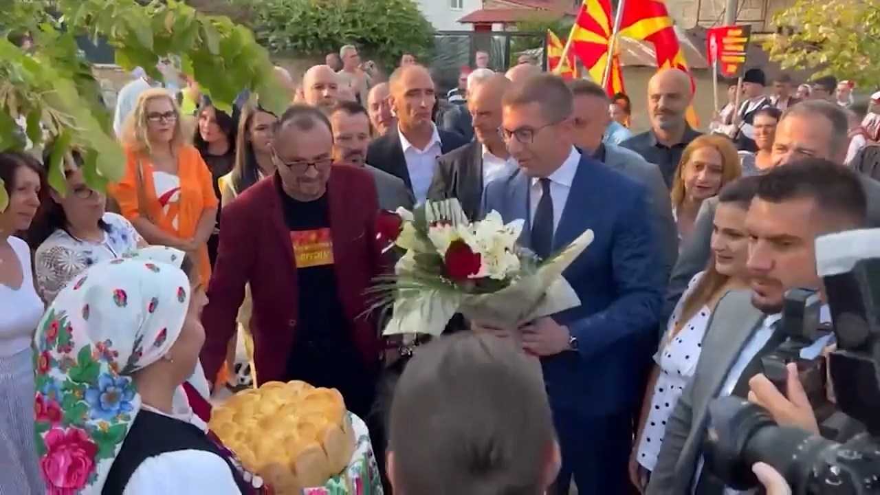 Албанското МНР се налути, во Пустец на македонски собир интонирана само македонската химна