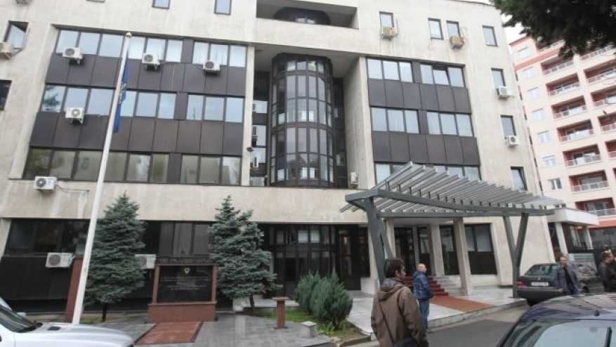 Во полициска акција во Тетово и Гостивар запленети  оружје, муниција, бела прашкаста материја и марихуана - приведени 9 лица