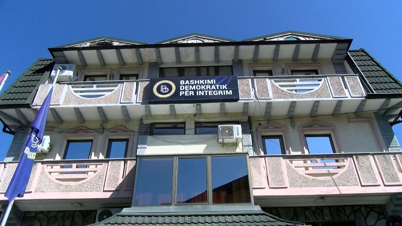 Најави за блокади на Собранието наесен