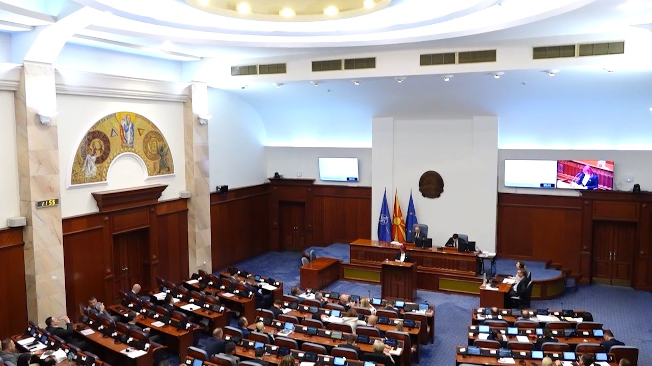 Бадентер најавува криза во Собранието