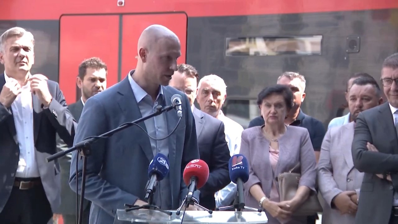 На градскиот воз му фалат уште две линии