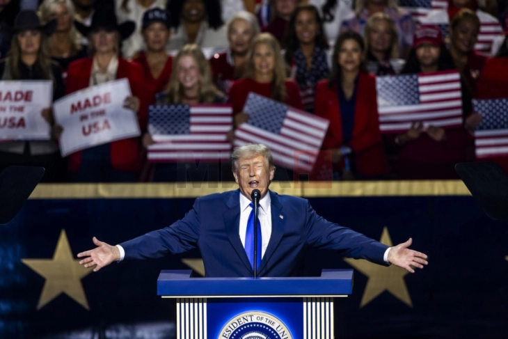 Трамп вети по 5.000 долари за секој полнолетен Американец доколку Републиканците победат на меѓуизборите