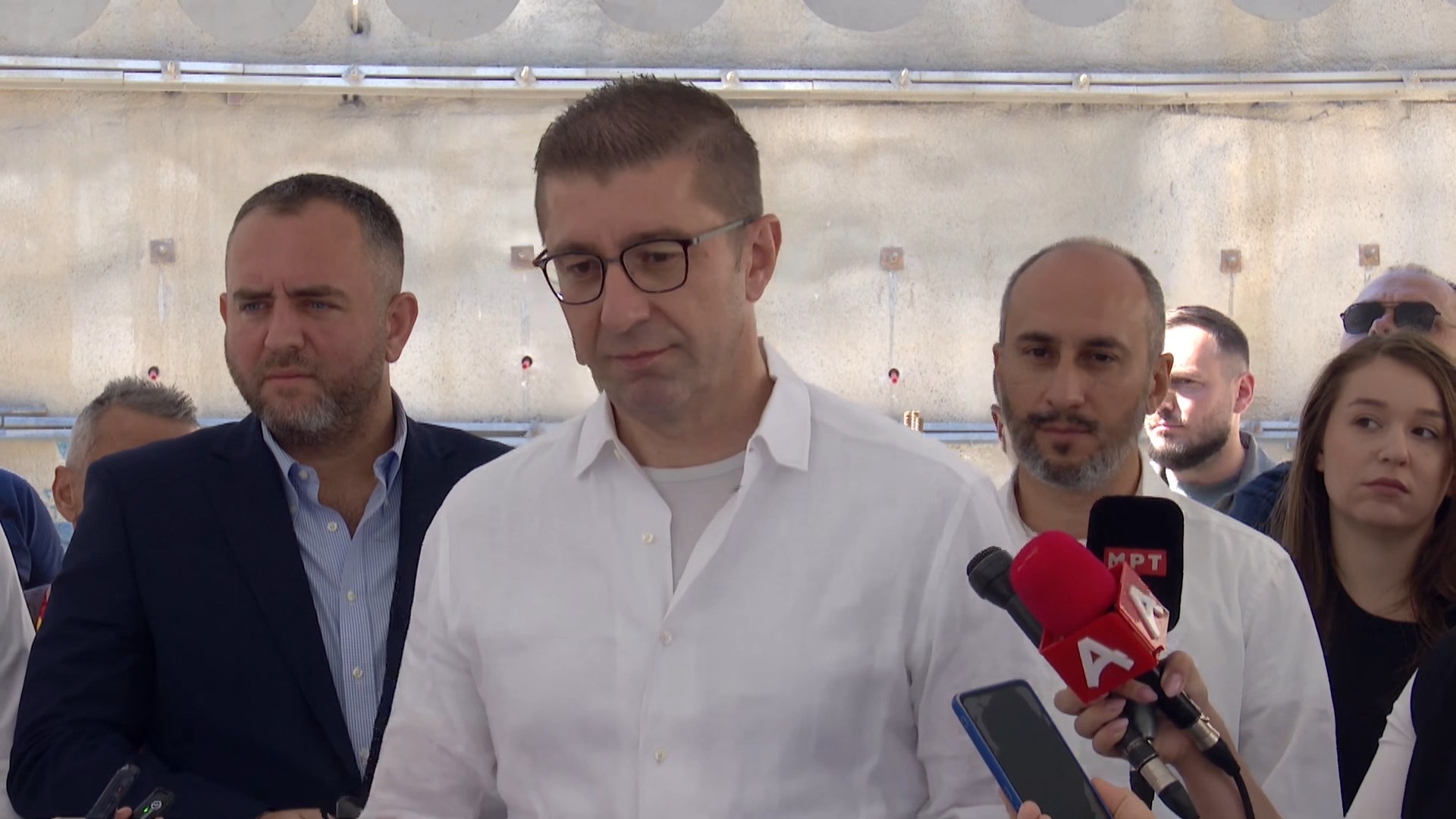 Мицкоски: Опозицијата тера политичка естрада