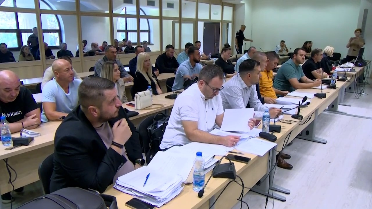Судењето за полицајците кои не презеле ништо во „Пулс“ почна од почеток, повторно кажаа дека не се чувствуваат виновни