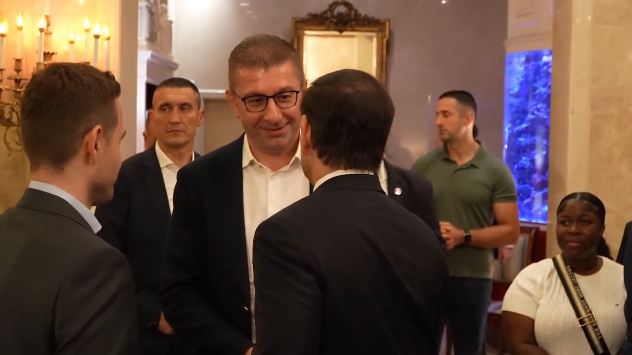 Официјална средба со Рубио или случајно поздравување во ходник?