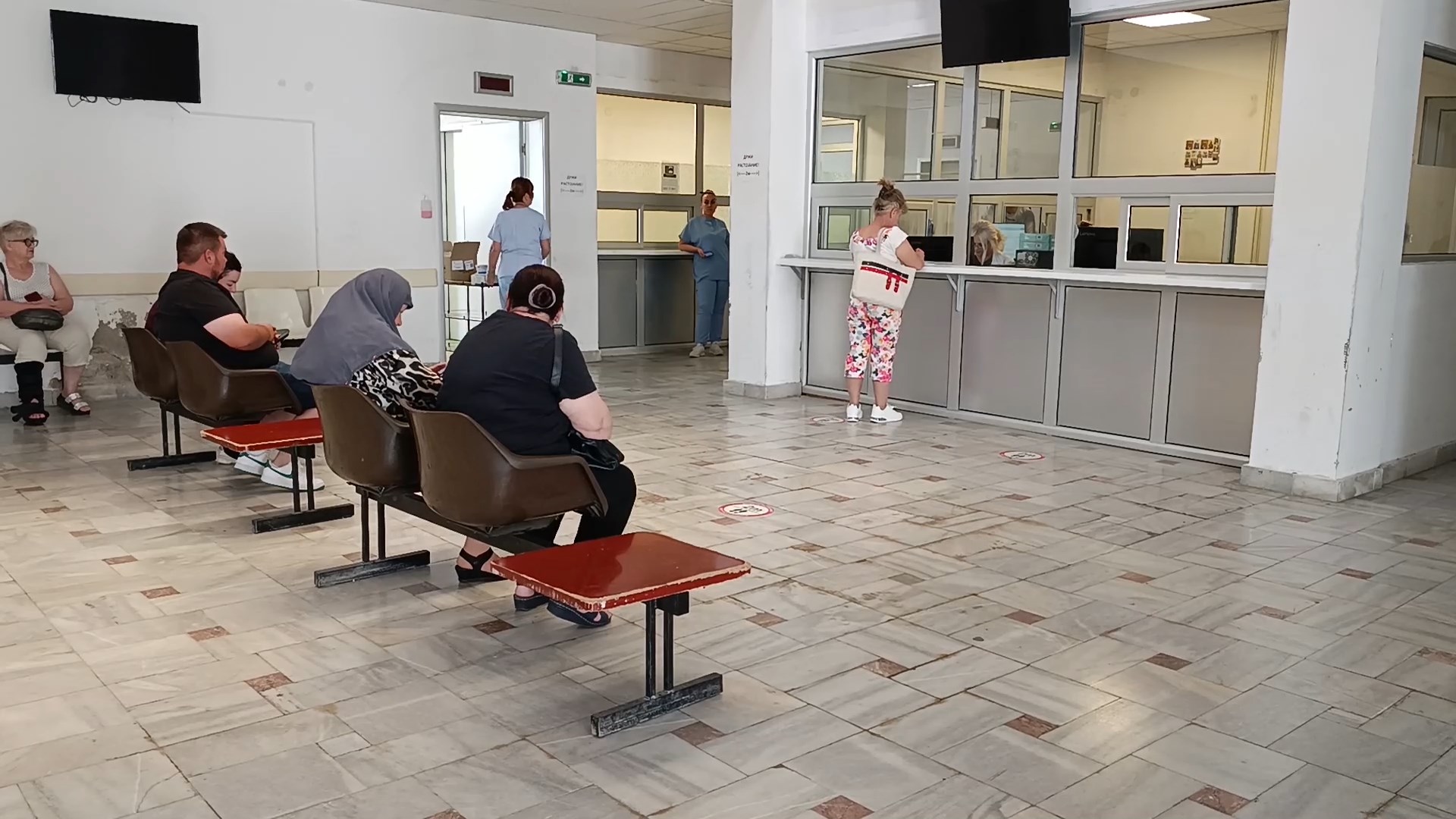 Пациенти се жалат дека предолго чекаат за операција на колк и колено, здравствените властите уверуваат – системот функционира
