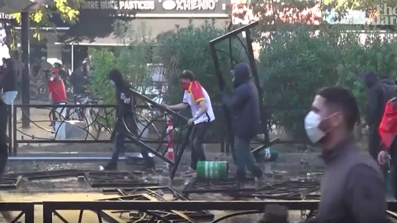 Улиците во Албанија како од бојно поле – студентите бараат оставка од Владата раководена од Еди Рама