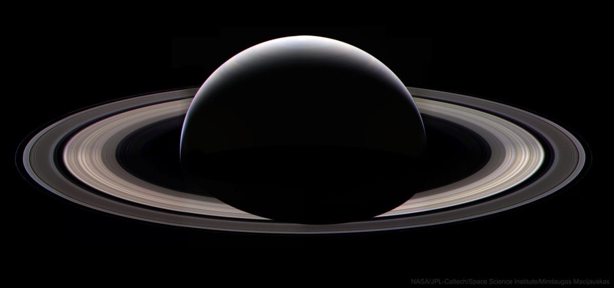 Saturn at Night: Satürn'ün Karanlık Yüzü ve Cassini'nin Veda Görüntüsü
