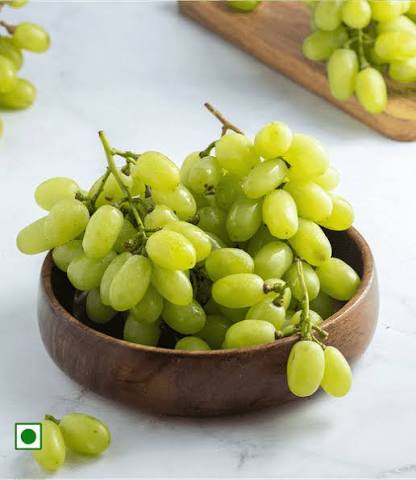 Grapes green