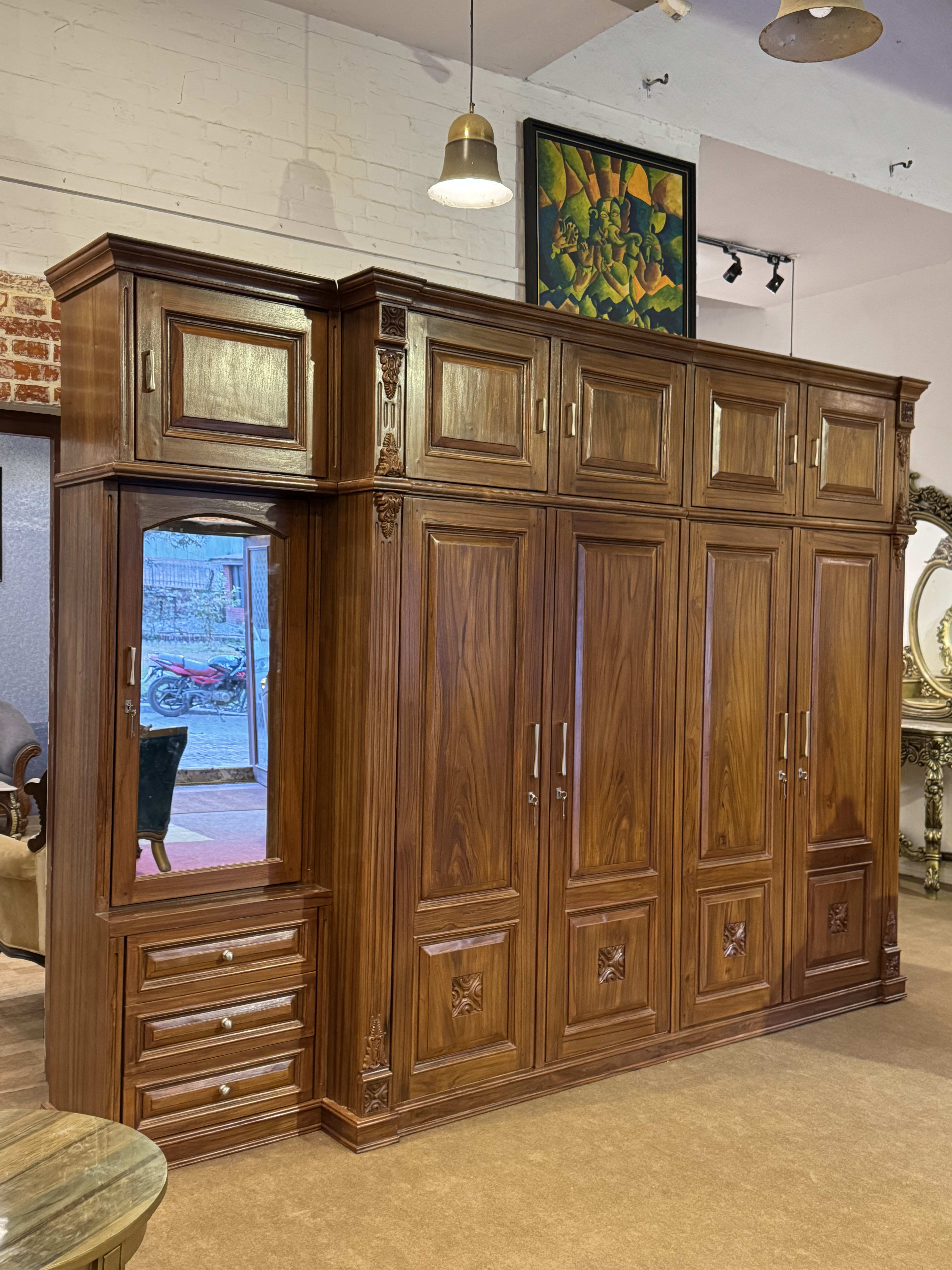Heritage Grand Wardrobe with Dressing Unit