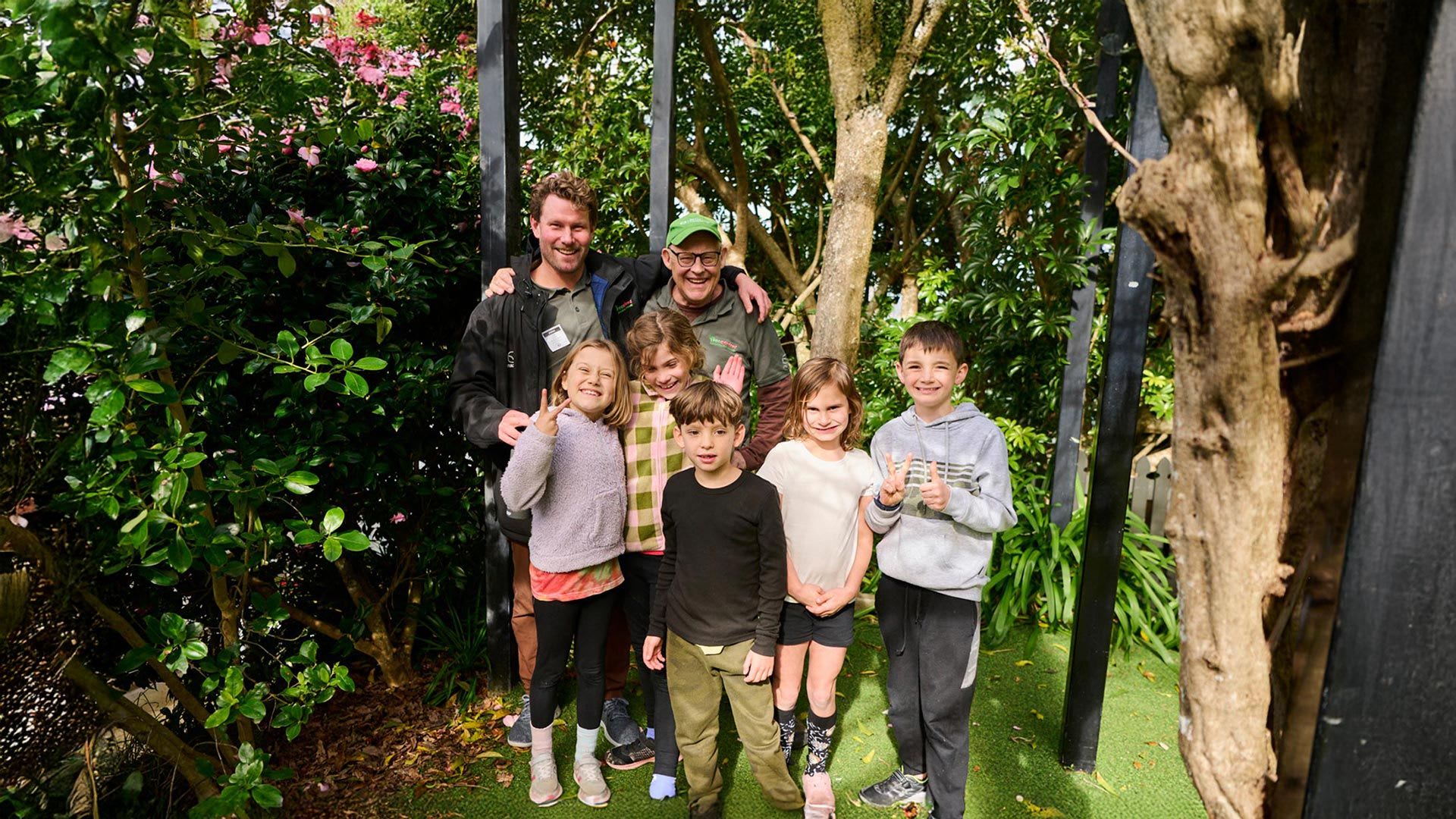 Ruud “The Bugman” Kleinpaste and Shark Scientist Dr Riley Elliott with students at Devonport Primary School