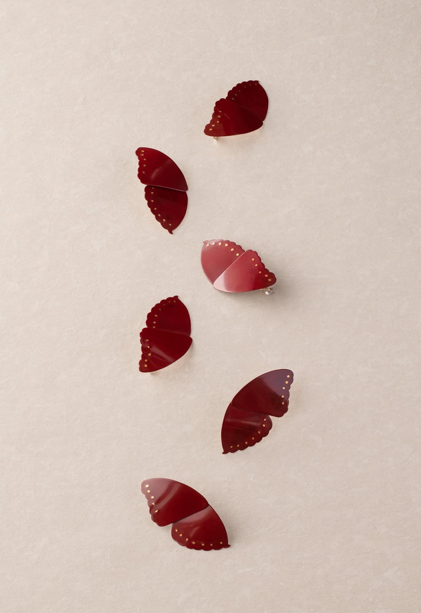 butterfly-inspired urushi jewellery was made by Mio Heki