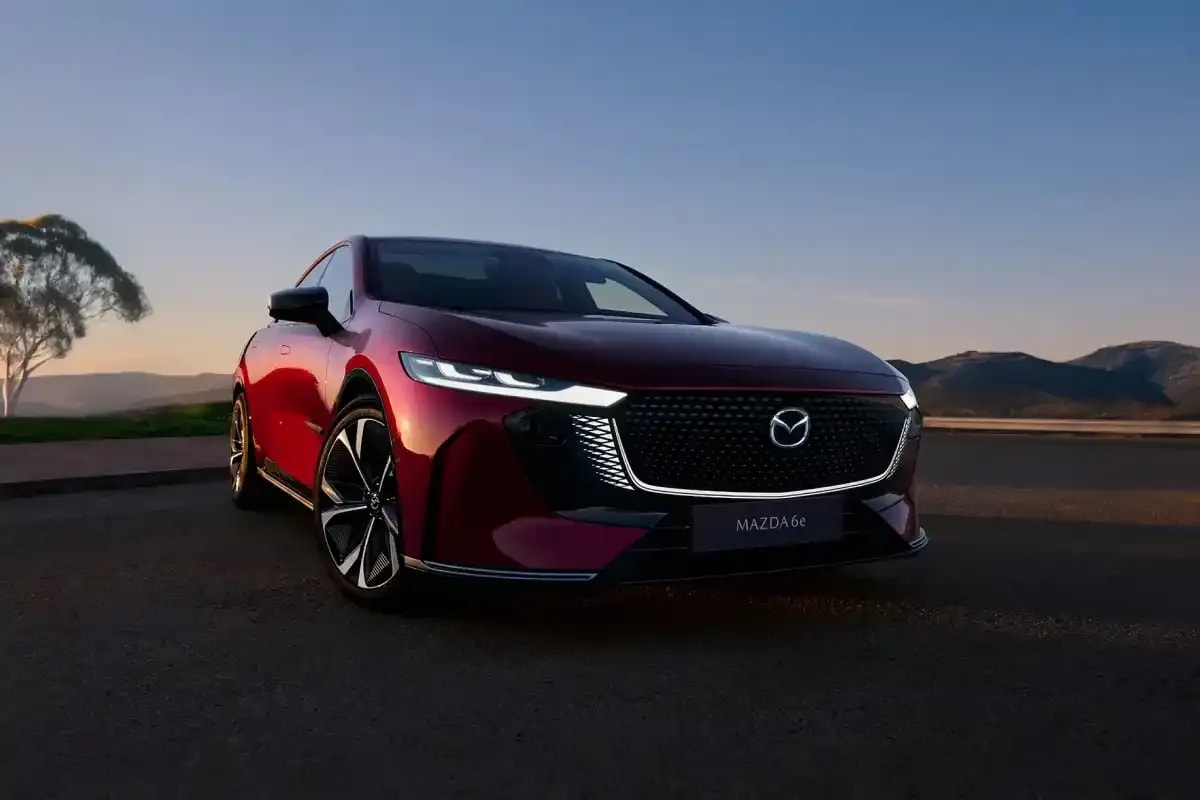 Front grille Soul Red all-electric Mazda 6e with strong 'Kodo' design credentials