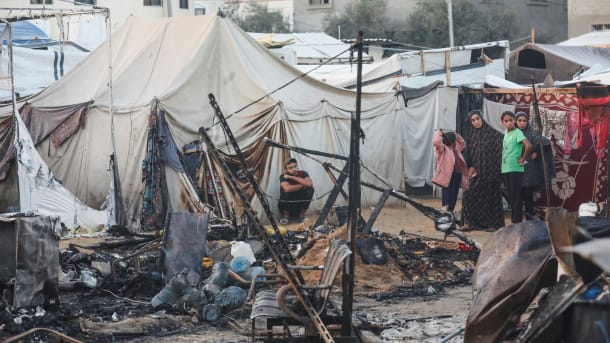 Det israelske angreb på hospitalet i Deir al-Balah ramte også en teltlejr for fordrevne i Gaza.