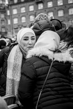 På Rådhuspladsen i København var mange syrere mødt frem søndag efter Assads fald.