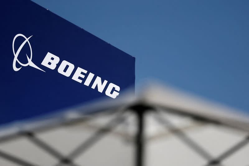 Boeing aims to smooth relations with buyers over 777X delays