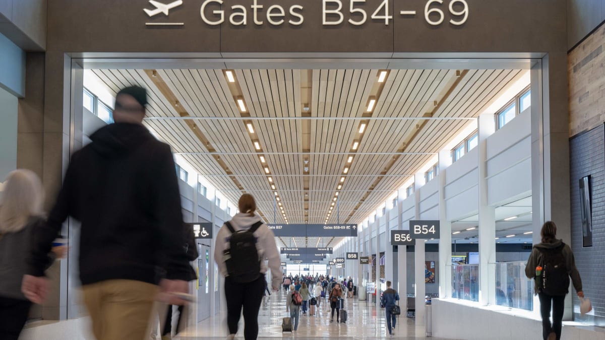 Delta Flight DL2883 Diverted to MCI: What Caused the Engine Issue?