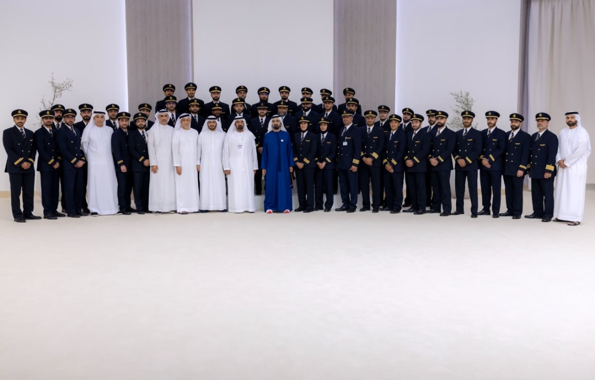 Mohammed bin Rashid Meets Emirates' Emirati Pilots at Dubai Airshow