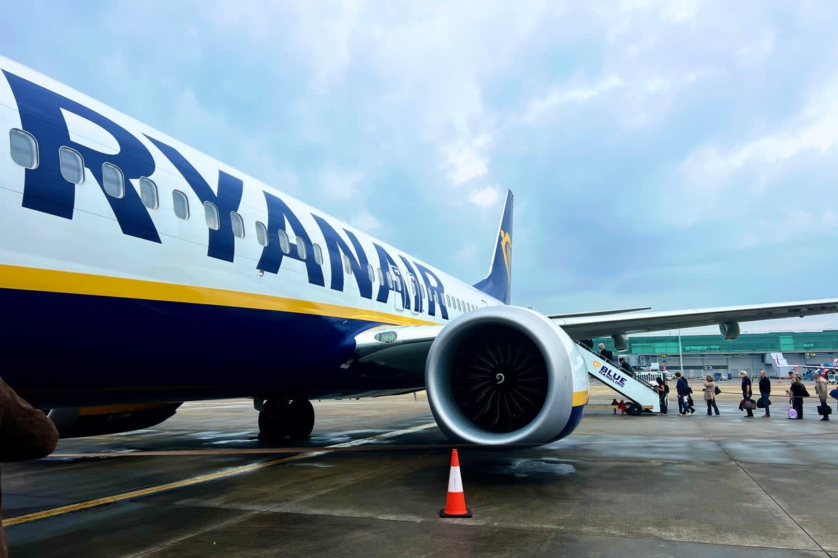Ryanair Boeing 737 Sustains Damage at Stansted After Tug Driver Distraction