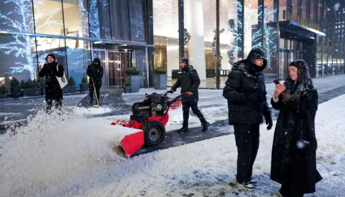 Massive US Winter Storm Grounds 2,250+ Flights, Declaring Snow Emergency in Northeast