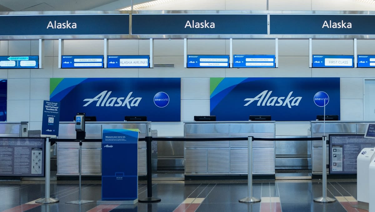 Alaska Airlines Enforces Pet Policy, Passenger Argument Goes Viral Over Two Cats
