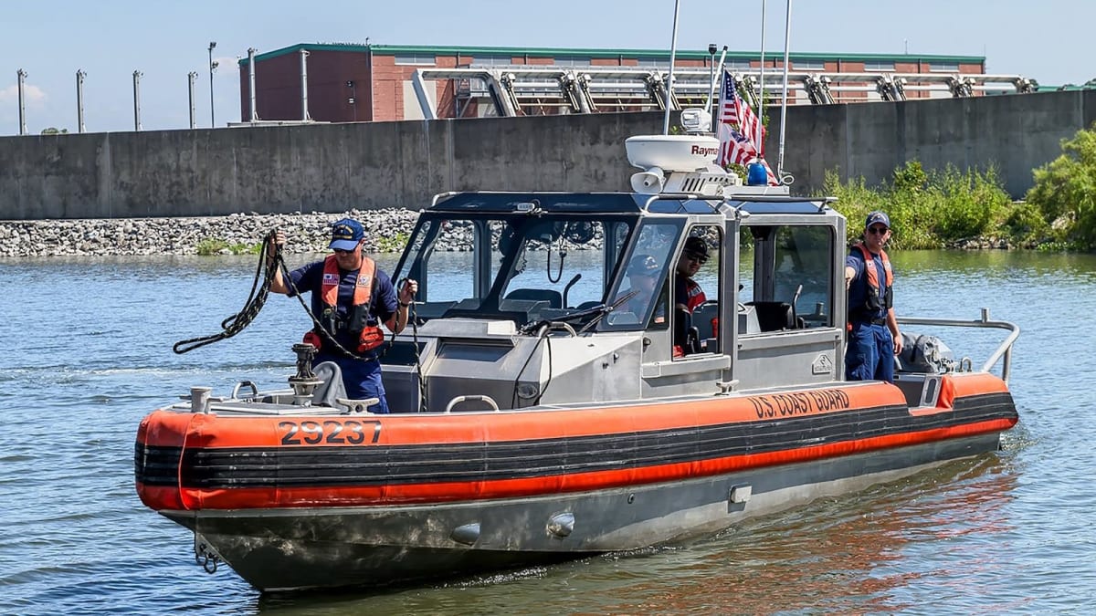 NTSB and FAA investigate Cessna 172N training flight crash over Lake Pontchartrain involving aspiring airline pilots
