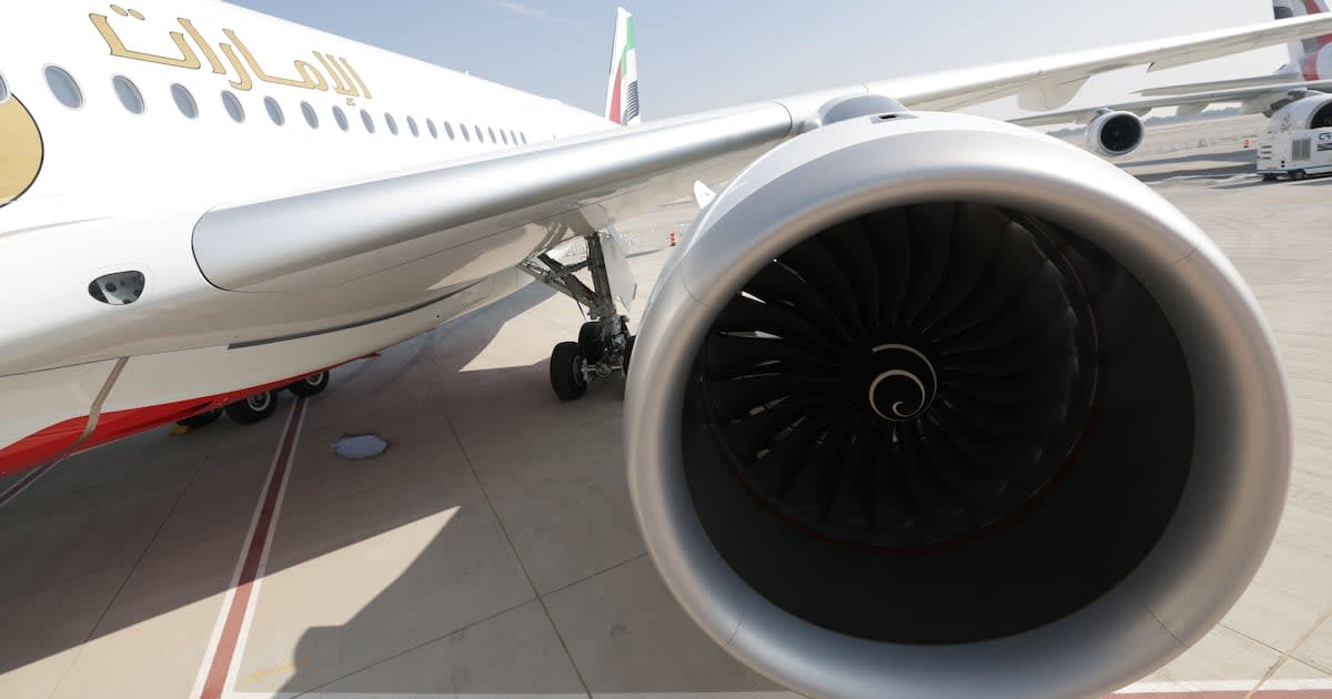 Airbus and Boeing jostle for orders at Dubai Air Show as Emirates makes $38bn deal