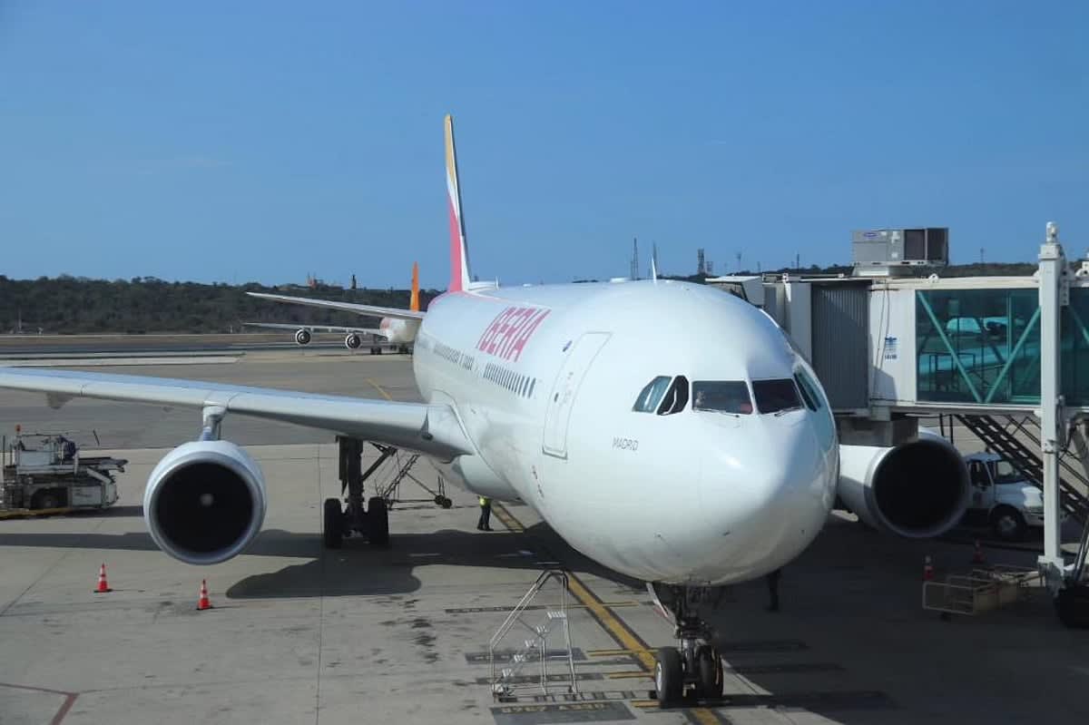 US Warning Triggers Flight Cancellations From Venezuela Over 'Potential Risks'