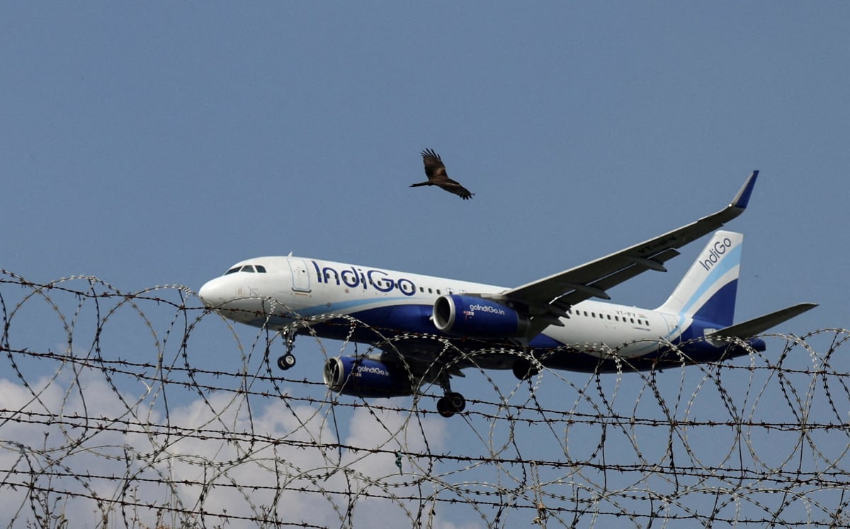 IndiGo surpasses Air India Group with 4.14M international passengers in Q3 2025.