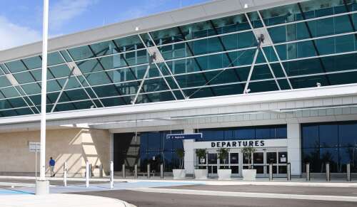 United Airlines Flight Forced to Offload Passenger Luggage Due to Weight Limits