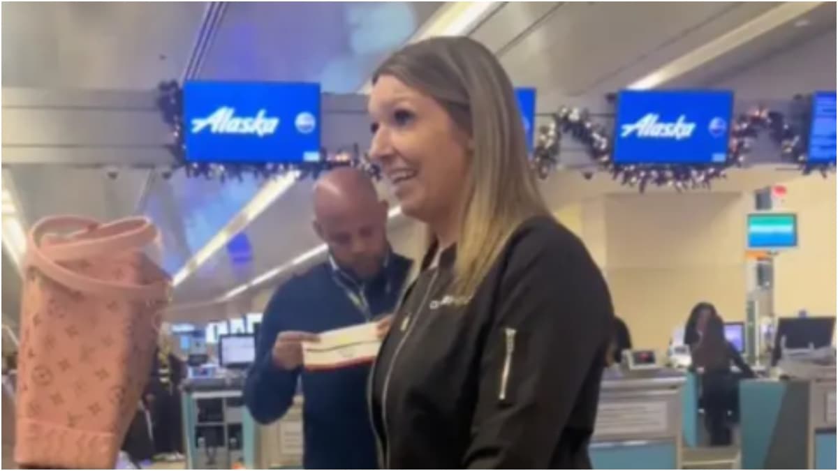 Alaska Airlines Pet Policy Sparks Viral Dispute Over Two In-Cabin Cats