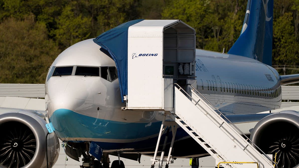 IATA Chief Willie Walsh Reveals Airline Profit Margins Lag Behind iPhone Cover