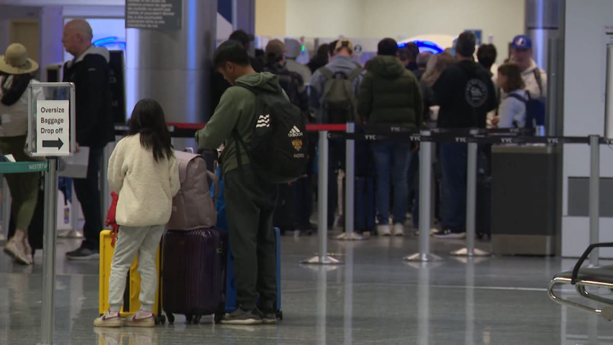 YYC and YEG Offer Holiday Travel Advice Amid Peak Christmas Passenger Surge